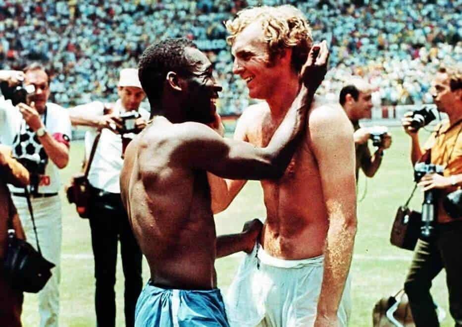 Pelé és Bobby Moore mezt cserél az 1970-es világbajnokságon